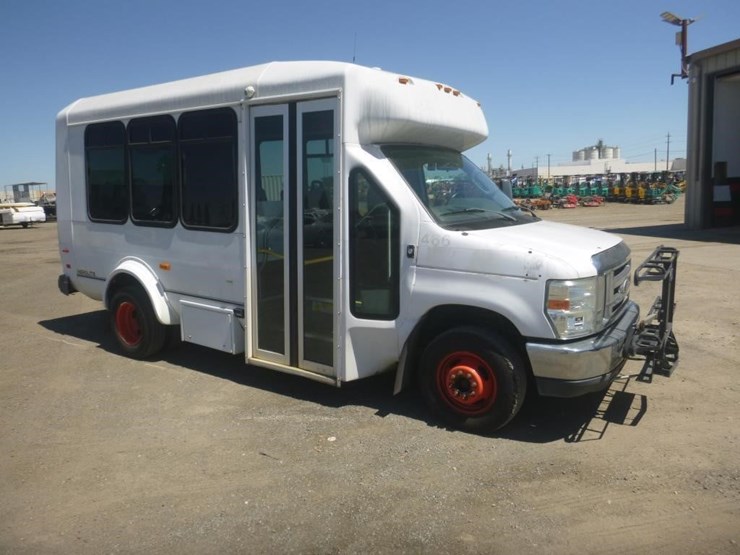 2015-ford-e350-image-2