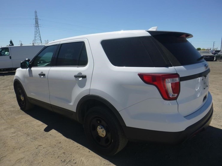 2016-ford-explorer-image-4