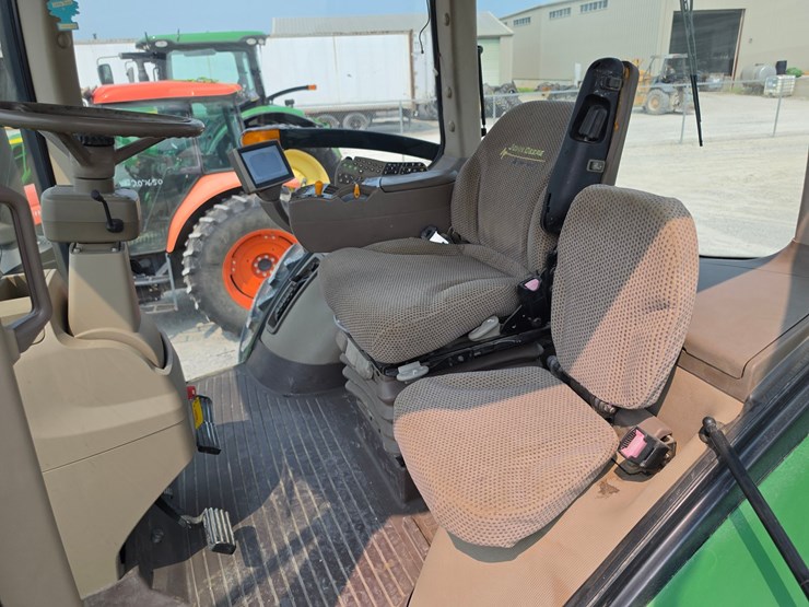 john-deere-8285r-image-6