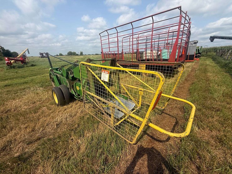 john-deere-24t-image-6
