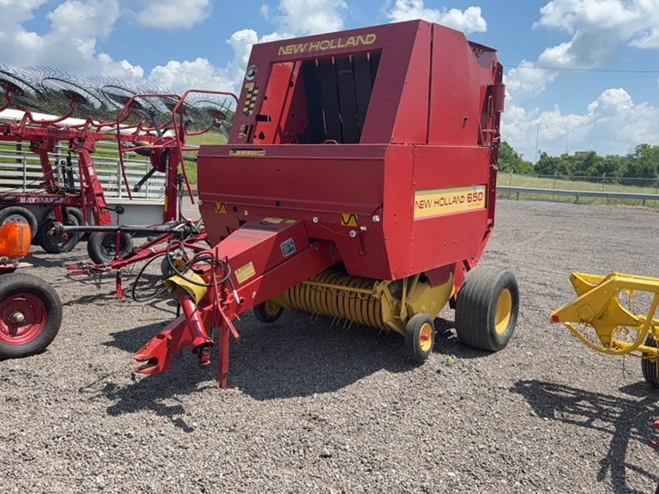 new-holland-650-image-1
