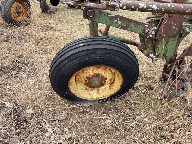 john-deere-pull-type-four-bottom-plow-image-19