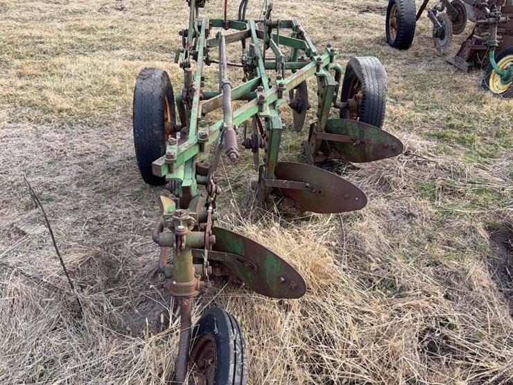 john-deere-no.-55-a-b-h-pull-type-three-bottom-plow-image-4