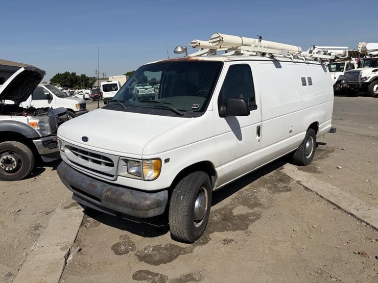 2002-ford-e350-sd-image-1