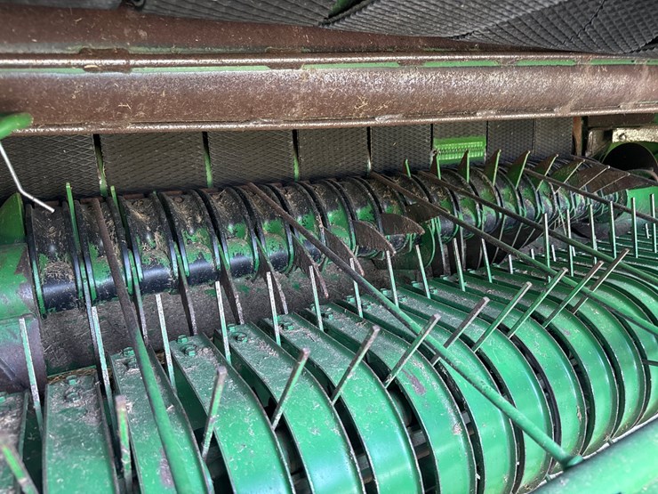 john-deere-560m-image-12