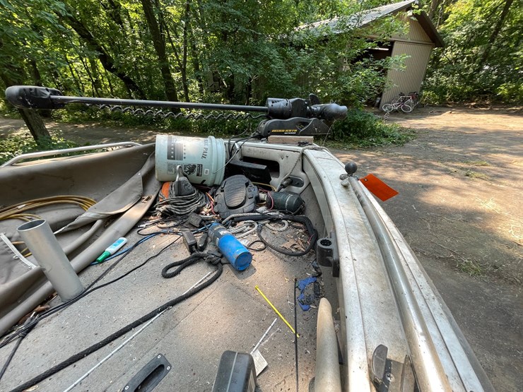 #7002-•-2004-crestliner-2050-sportfish-boat-&-trailer-(mn-title-in-delay)-image-45