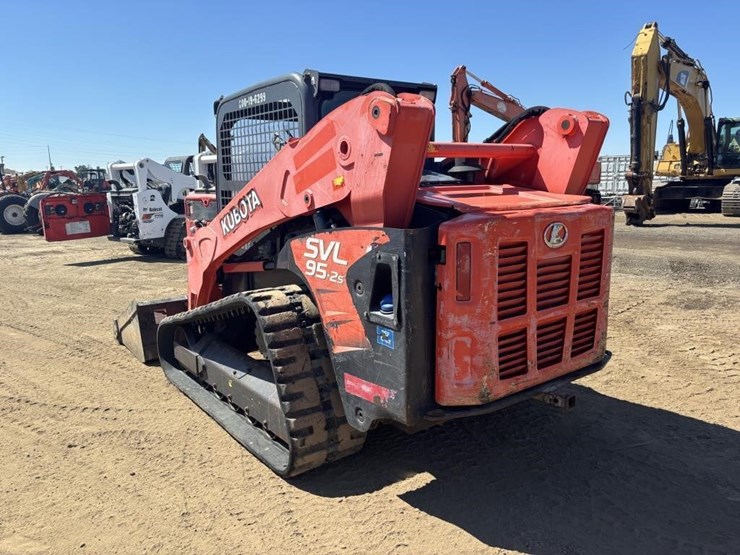 2017-kubota-svl95-2s-image-4