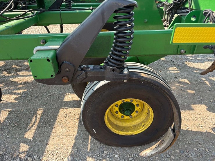 2014-john-deere-2410-image-27