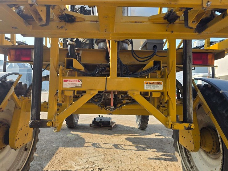 rogator-1074-self-propelled-sprayer,-100'-booms,-currently-winterized,-320/90r50-tires,-rears-with-d-image-26