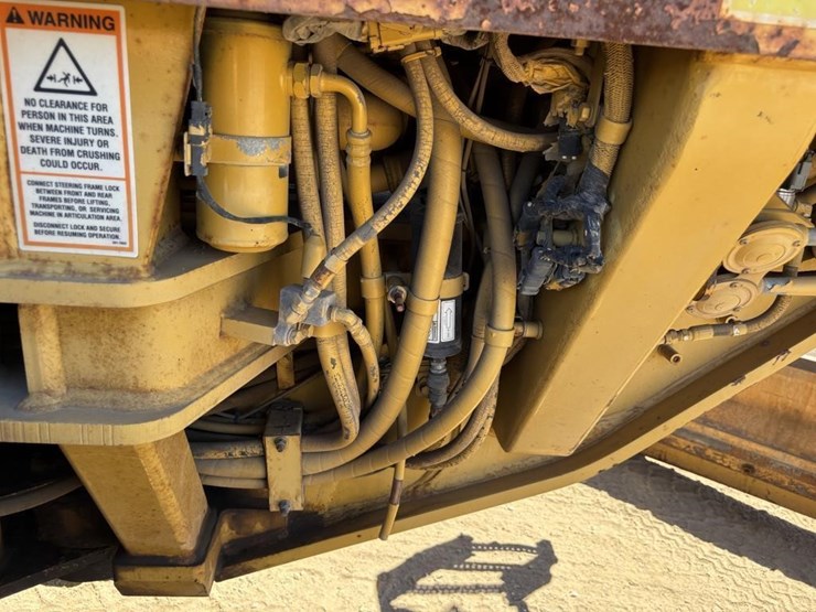 2005-caterpillar-143h-image-76