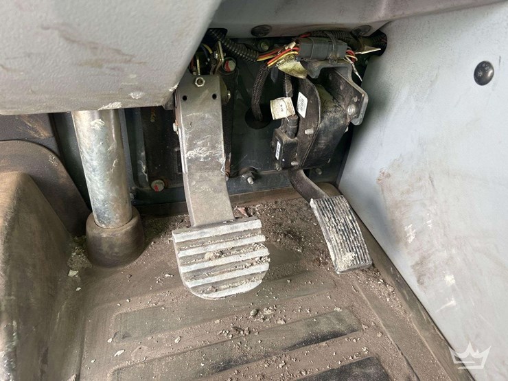 2022-deere-260e-image-40