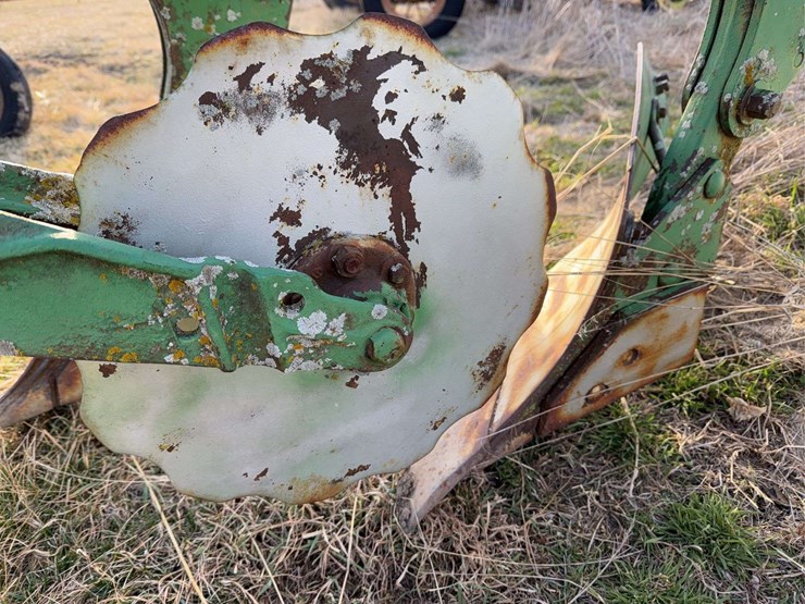john-deere-pull-type-three-bottom-plow-image-20