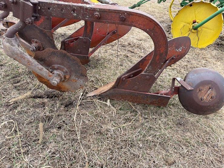 john-deere-pull-type-three-bottom-plow-image-14