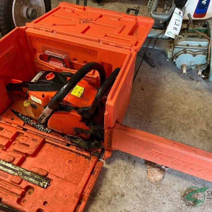 Echo CS-400 Chainsaw with case and extra chains