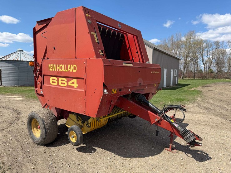 new-holland-664-image-1