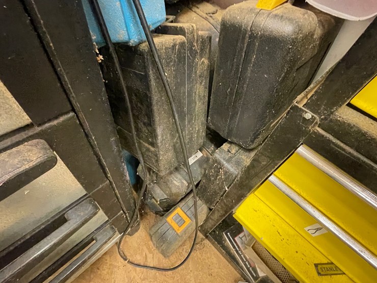 #7145-•-contents-of-corner-image-4
