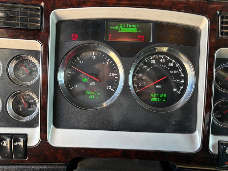 2012-kenworth-t800-image-9
