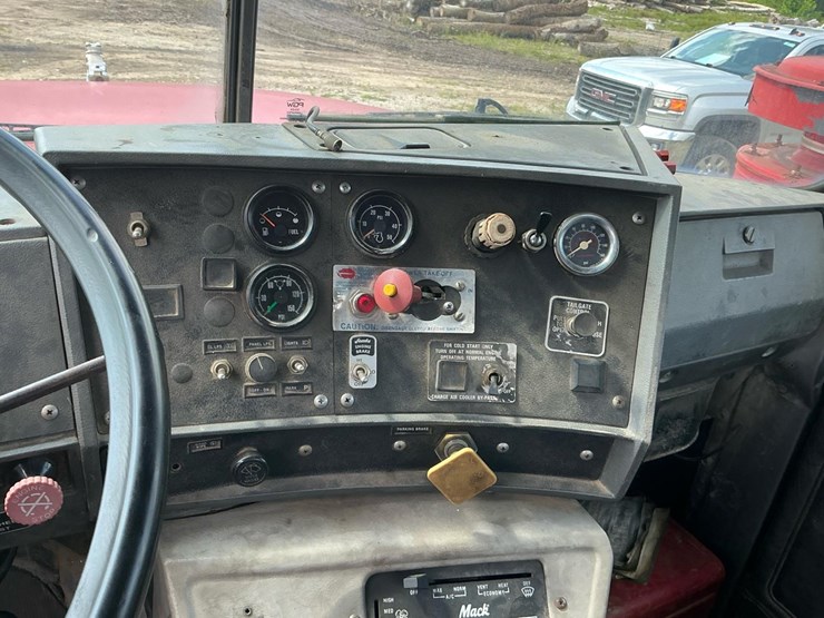 1994-mack-rd688s-image-15