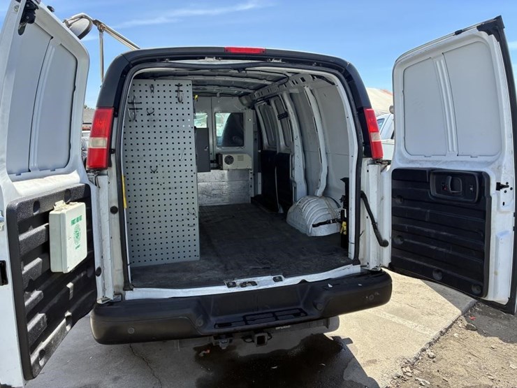 2014-chevrolet-express-3500-image-16