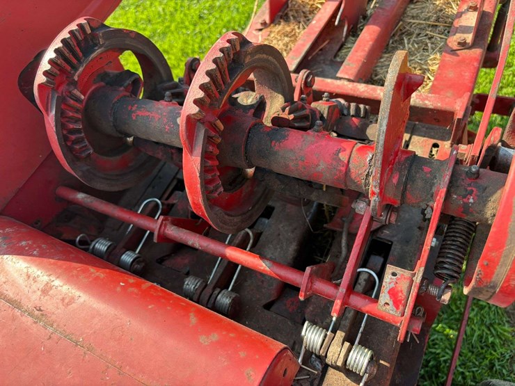 new-holland-273-image-17