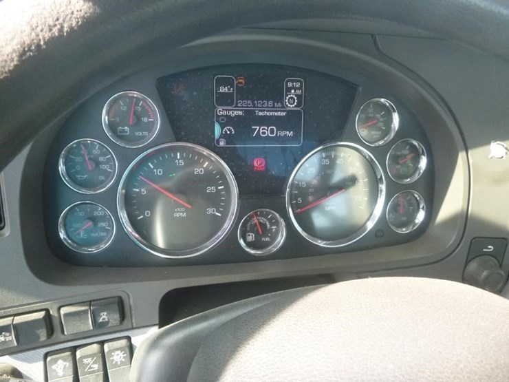 2017-kenworth-t880-image-25