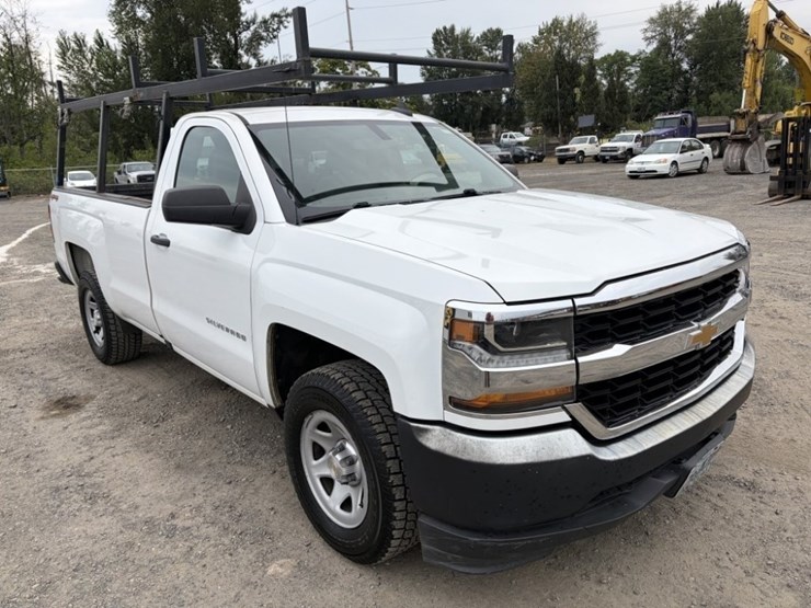2017-chevrolet-silverado-1500-image-2
