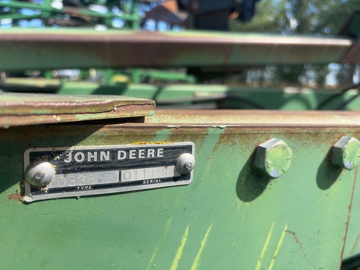 john-deere-335-image-10