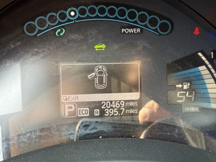 2015-nissan-leaf-electric-sedan-image-30