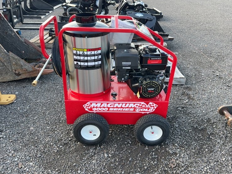 #2011-•-magnum-4000-series-heated-pressure-washer-image-3
