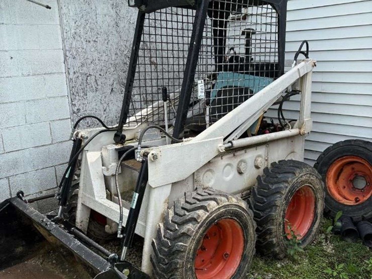 skid-steer-loader,-gas-engine-image-1