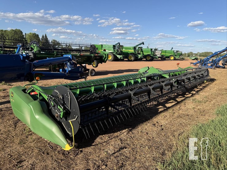 2019-john-deere-745fd-image-2