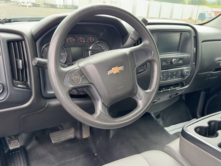 2017-chevrolet-1500-image-18
