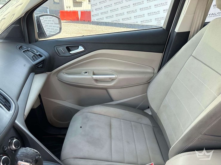 2015-ford-escape-image-19