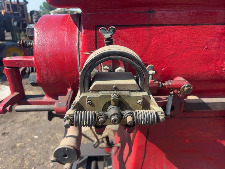 economy-7-horse-hit-and-miss-engine,-cart,-and-original-base-image-27
