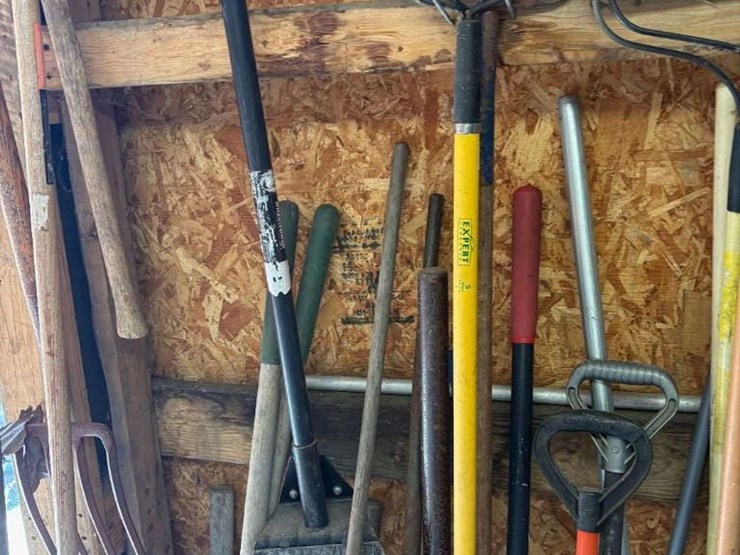 yard-hand-tools---shovels,-rakes,-brooms,-forks-and-misc.-image-10