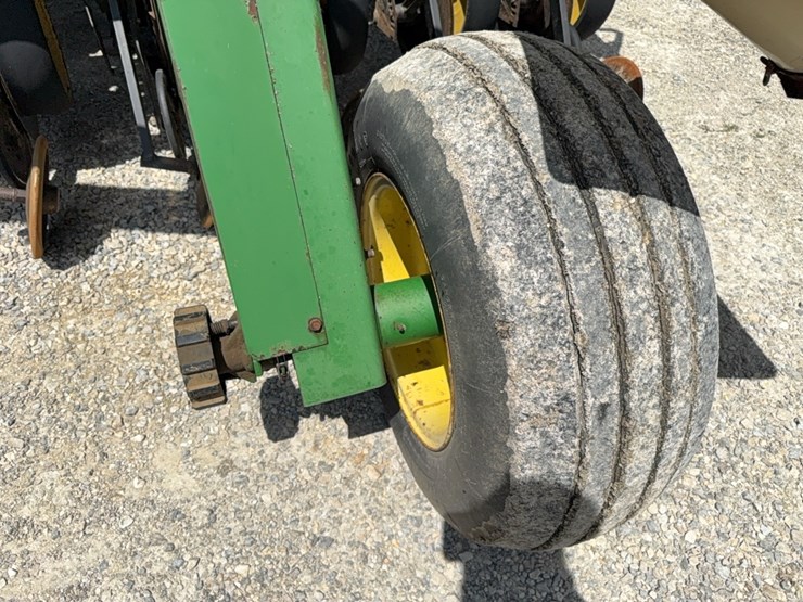 john-deere-750-image-21