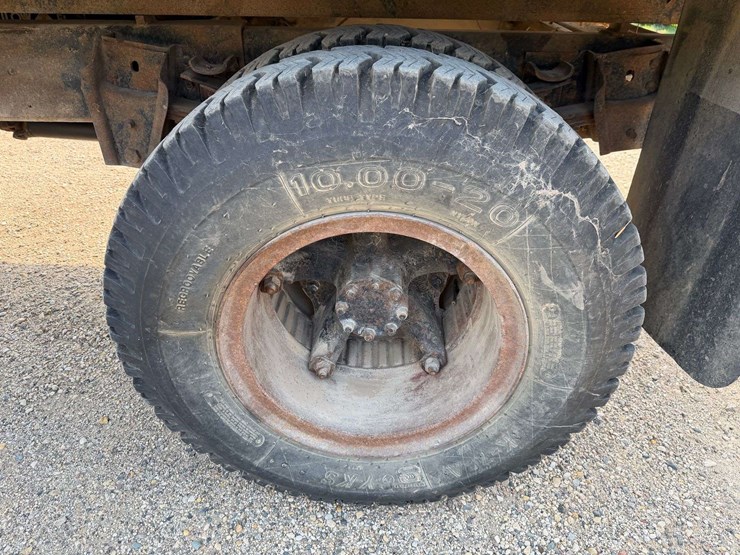 1979-ihc-1700-single-axle-grain-truck,-15’-steel-box-with-622-schwarts-hoist,-steel-floor,-136k-mile-image-23