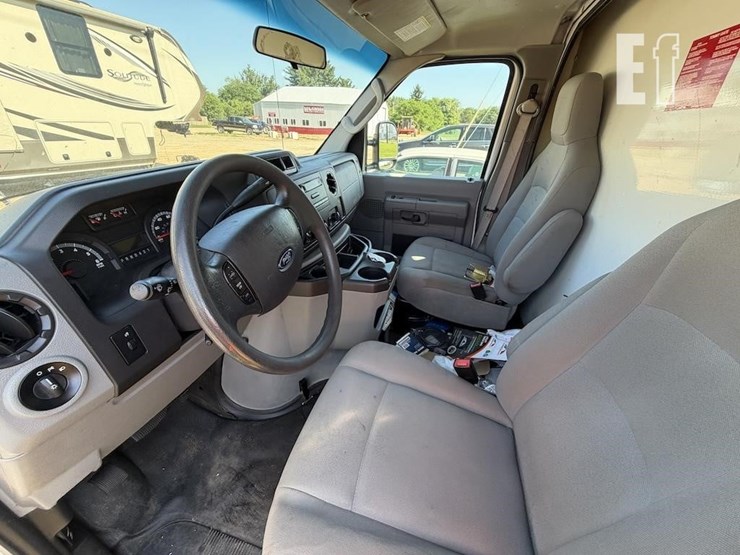2017-ford-e350-image-8