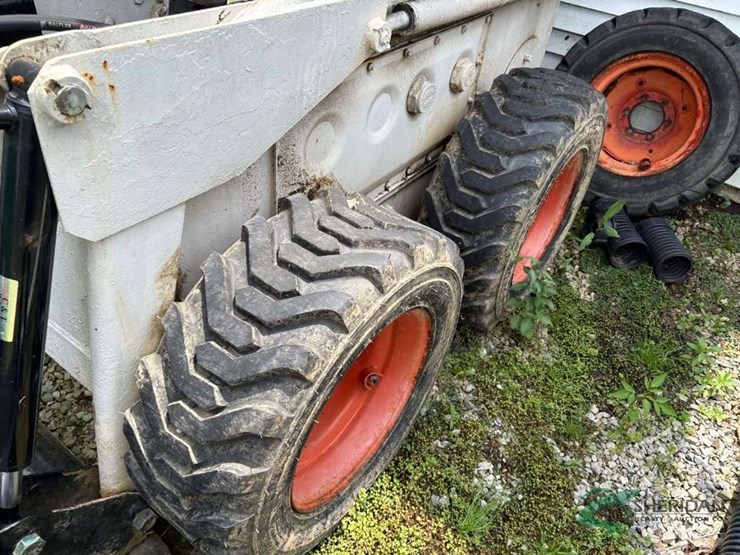 skid-steer-loader,-gas-engine-image-5