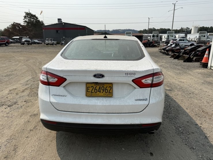 2015-ford-fusion-hybrid-sedan-image-5