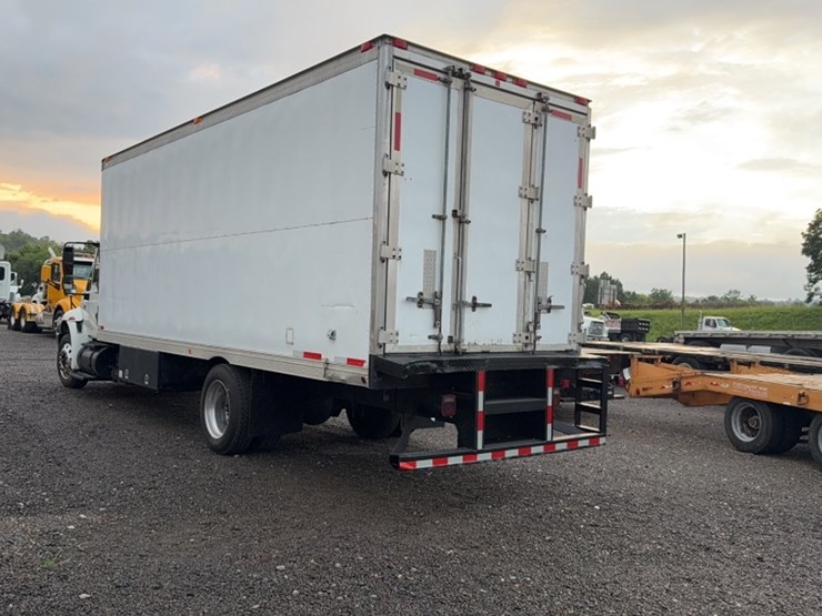 2003-international-durastar-4300-image-10