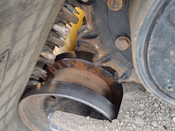 deere-331g-image-24