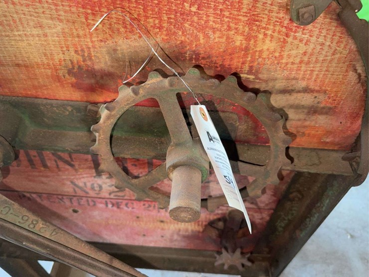 john-deere-no.-2-two-hole-corn-sheller-image-18
