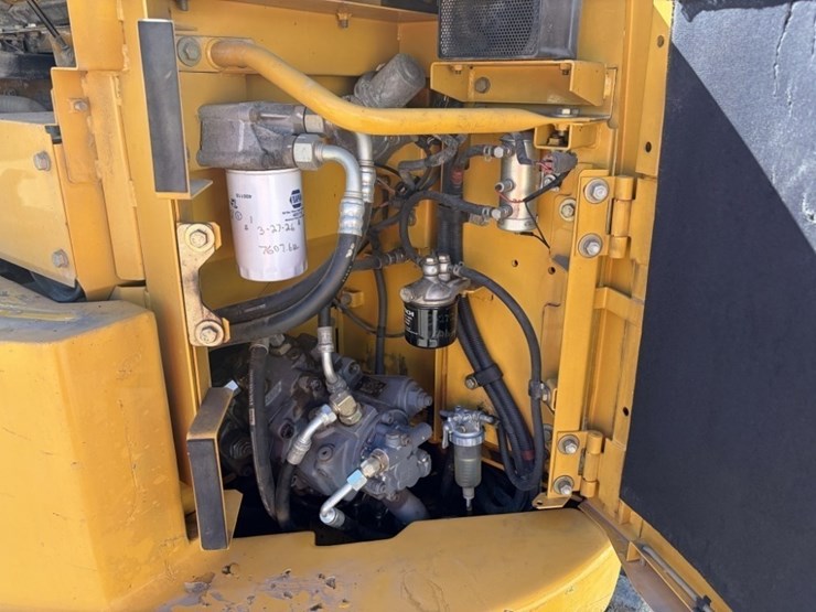 2011-deere-85d-image-30