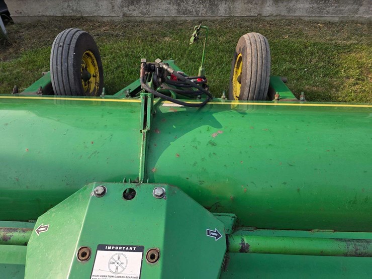 john-deere-220-image-13