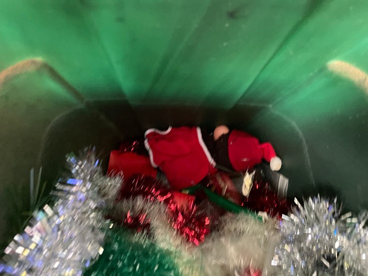 #4716-•-assortment-of-christmas-items-image-15
