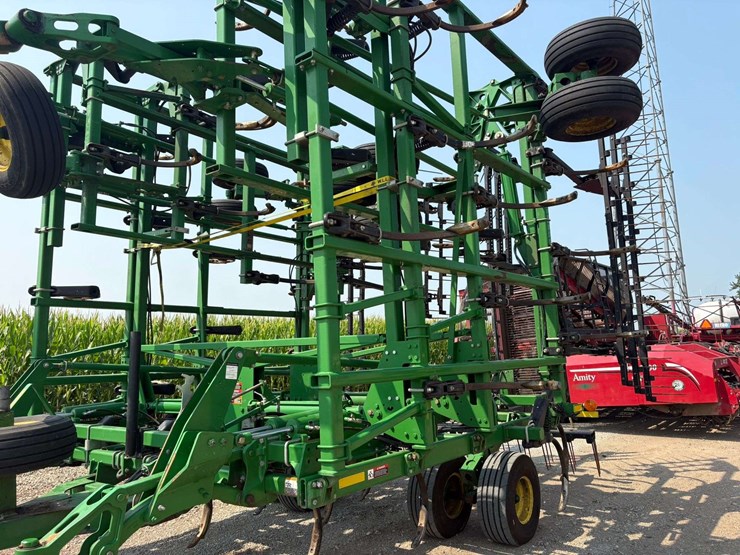 2014-john-deere-2410-image-25