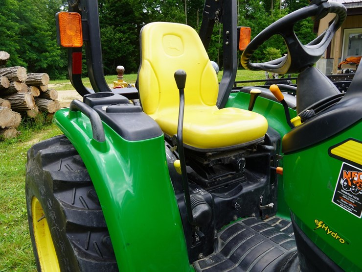 2007-john-deere-3320-image-42