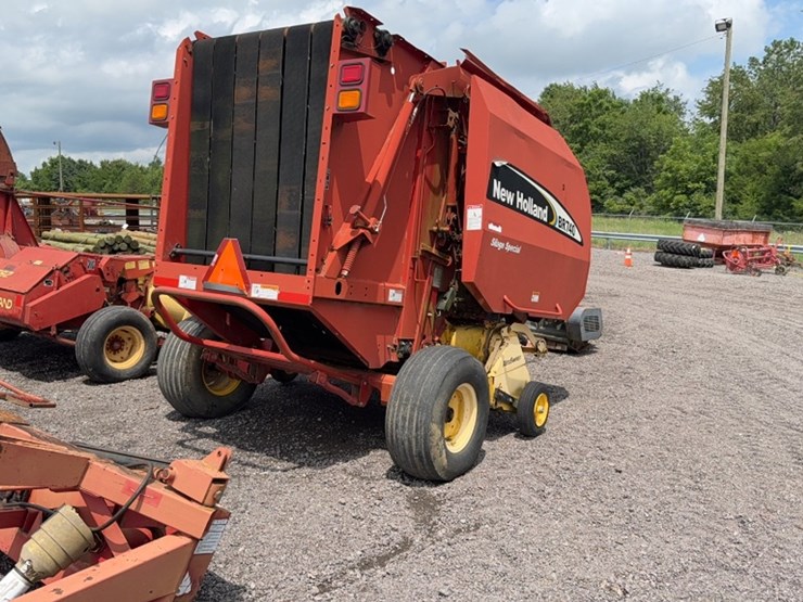 new-holland-br740-image-4