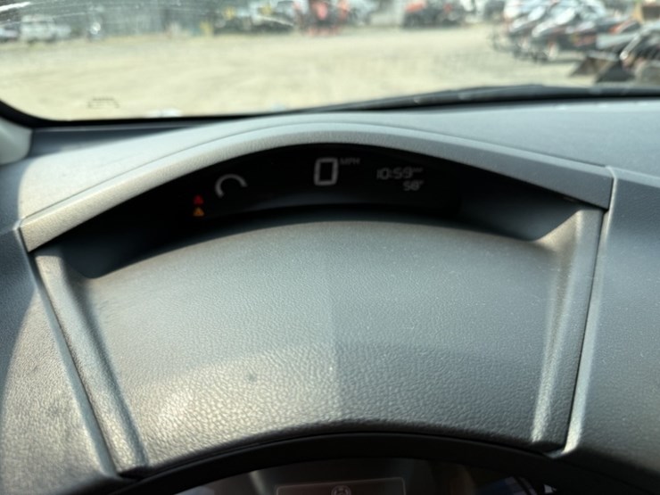2015-nissan-leaf-electric-sedan-image-27